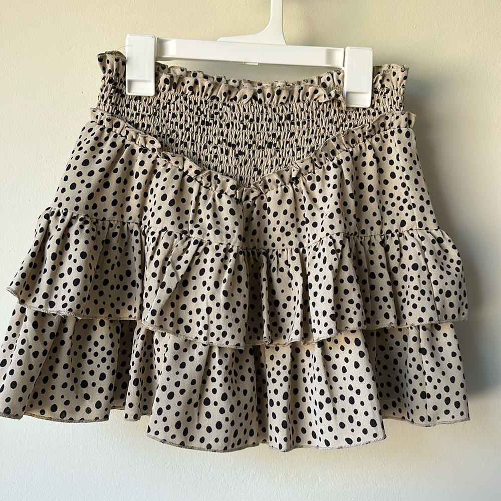 Cream and black polka a dot skirt.